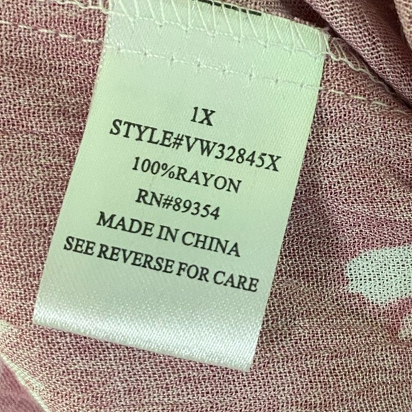 Adrienne Vittadini-NWT size 1X cold shoulder, flutter sleeve, elastic bottom - Picture 11 of 14